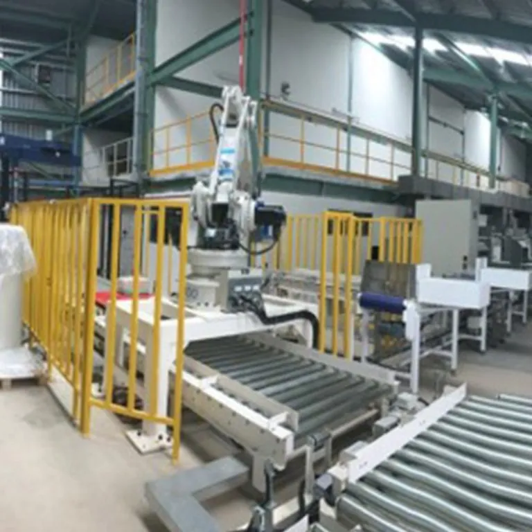 Robotic palletizing cell with safety fencing