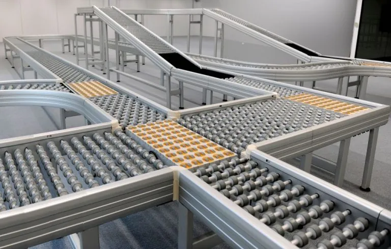 Industrial conveyor system for packaging lines